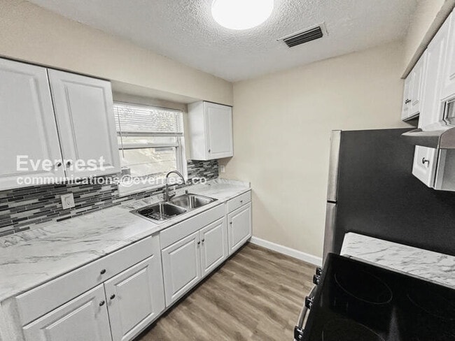 Building Photo - 5701 Manchester St N