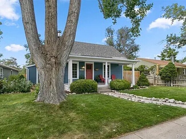 Building Photo - Charming 2 Bed 2 Bath house with Basement flex room in the heart of Englewood!