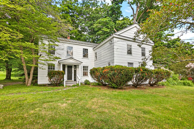 Building Photo - 424 E River Rd