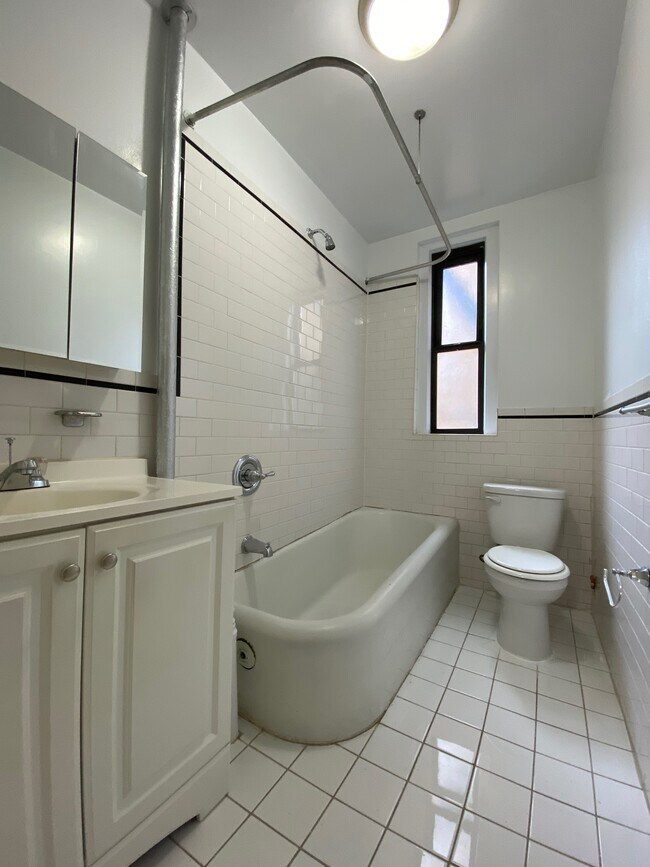 Bathroom - 1218 Saint Nicholas Ave