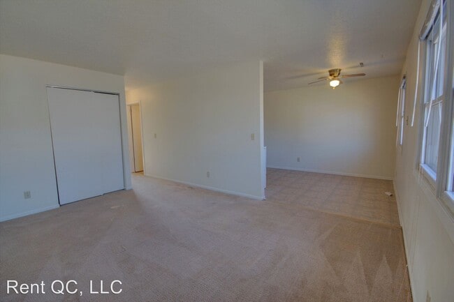 Building Photo - 763 W 61st St