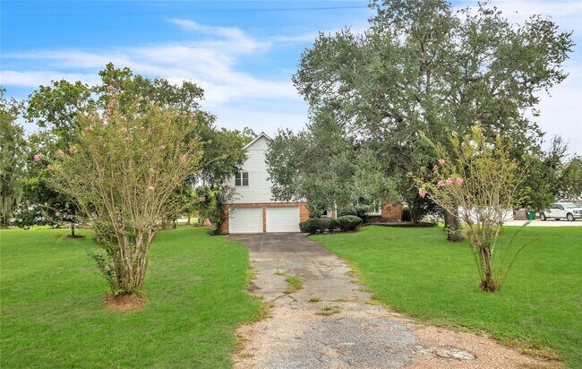 Building Photo - 108 Woodland Rd