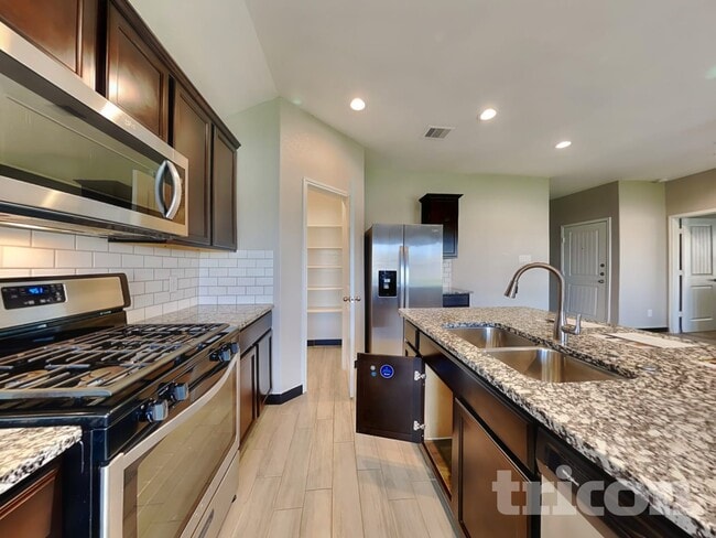 Building Photo - 8523 Aster Gln Wy