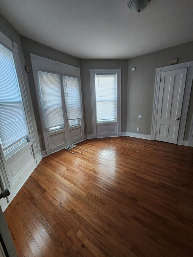 Building Photo - 499 Winthrop Ave