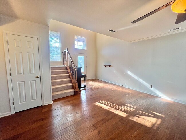 Foto del edificio - Charming Newly Remodeled 3BD, 2.5BA Raleigh Home with a Bonus Sunroom