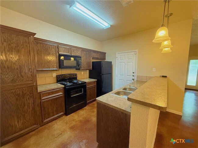 Foto del edificio - 941 Pinewood Dr