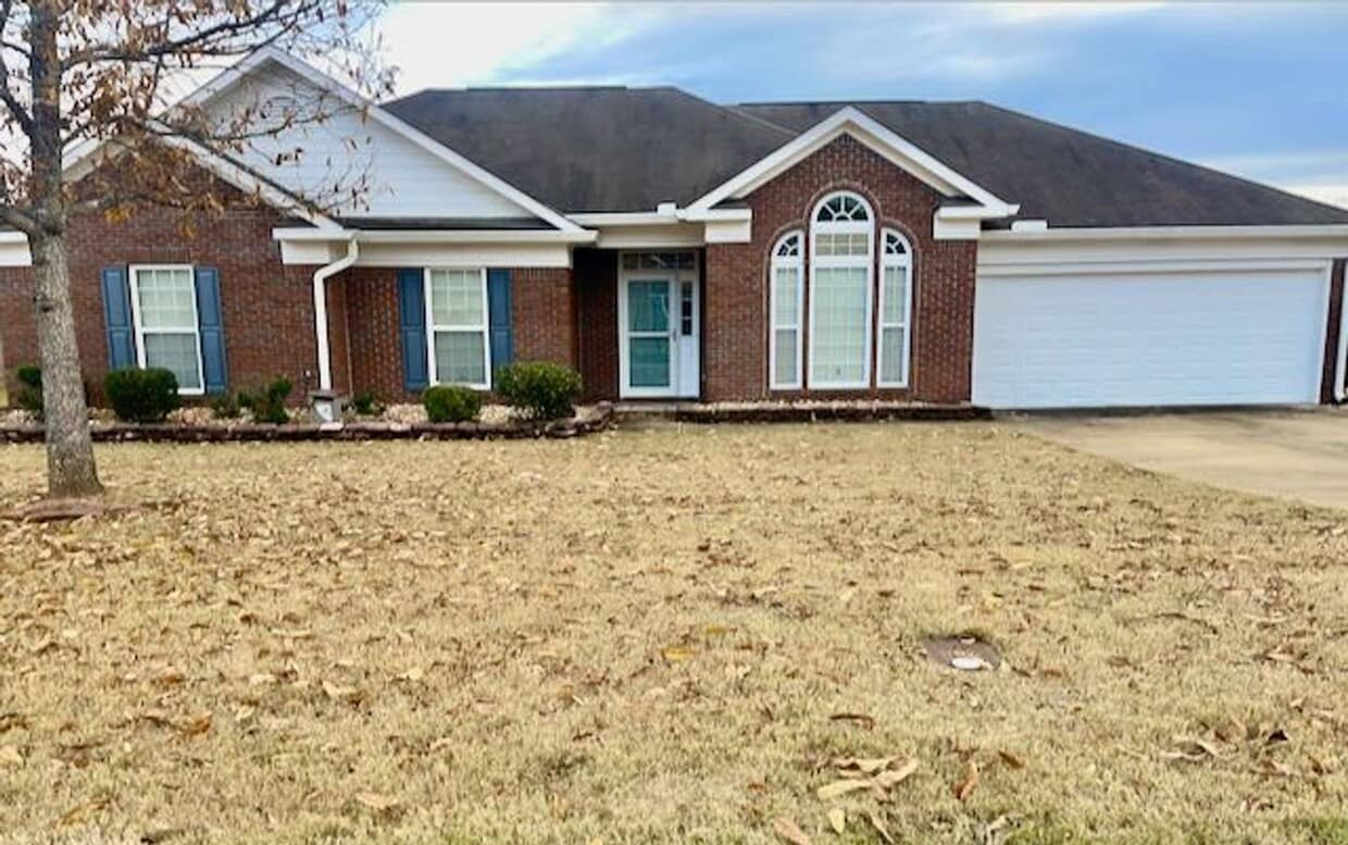 Primary Photo - Midland area 4 bedroom 3 bath with 2 car g...