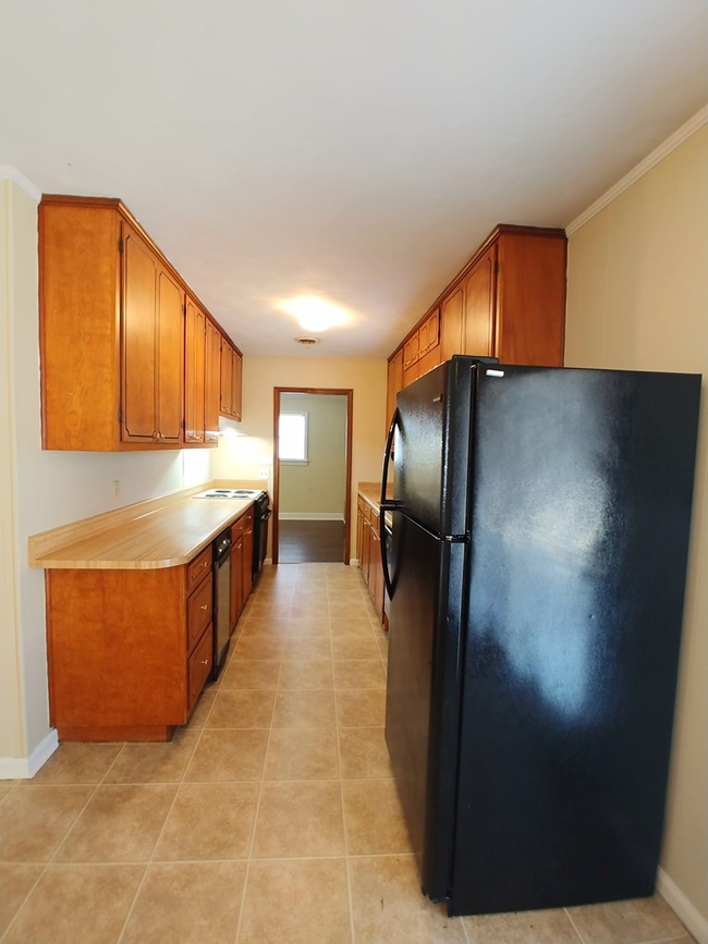 Building Photo - 2203 Friar Tuck Ln