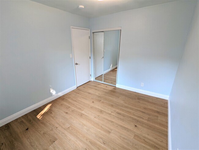 Building Photo - 309 N Bixel St