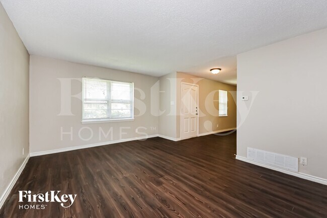 Foto del edificio - 902 Poinsettia Dr