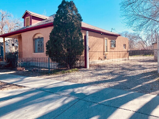 Foto del edificio - Modern House in Historic Barelas
