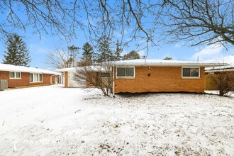 Building Photo - 261 Bellaire Dr