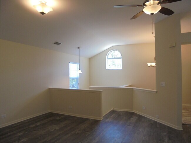 Building Photo - 2073 Waverly Ln