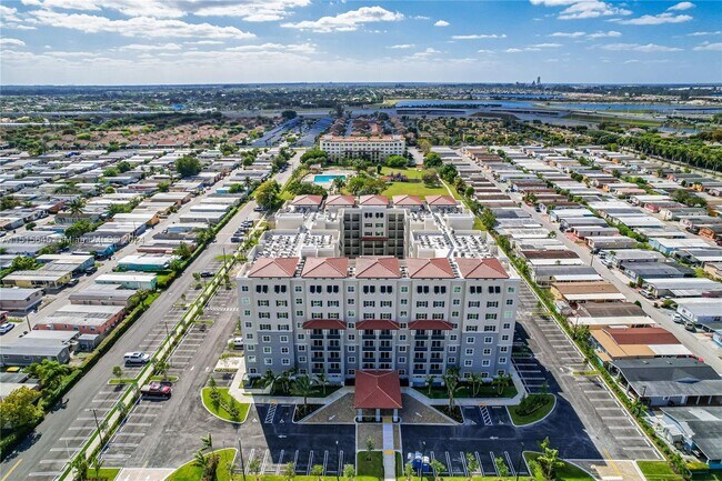 Foto del edificio - 400 NW 112th Ave