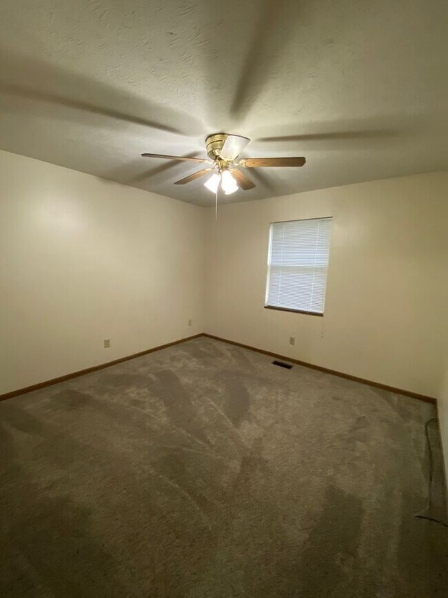 Foto del edificio - 3 Bdrm Duplex - Country Walk Estates. Pets Welcome!