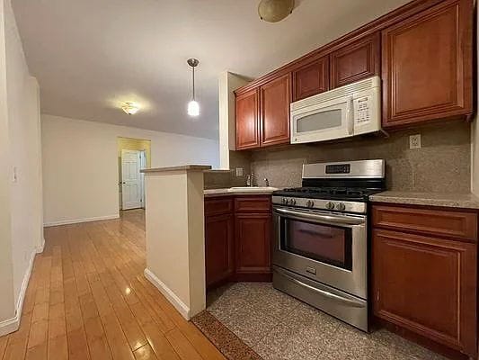 Foto del edificio - Beautiful One bedroom Only two blocks away from the #7 train Station