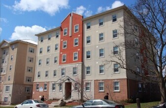 Building Photo - 253-253 Lester St