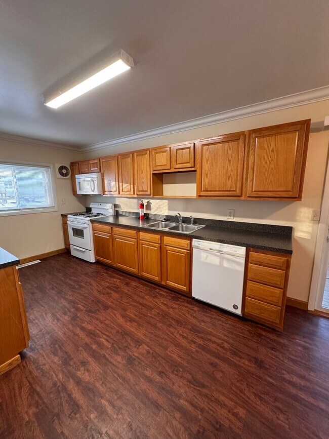 Foto del edificio - 3962 Lake Rd