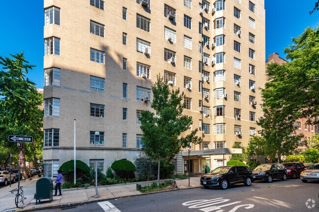 Building Photo - The Breukelen Condos