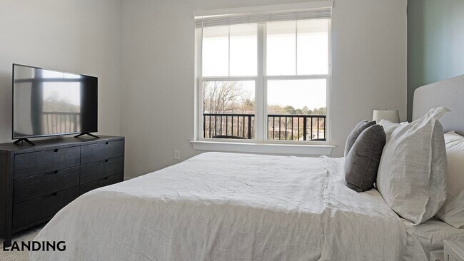Foto del edificio - 1270 Hillcrest Dr