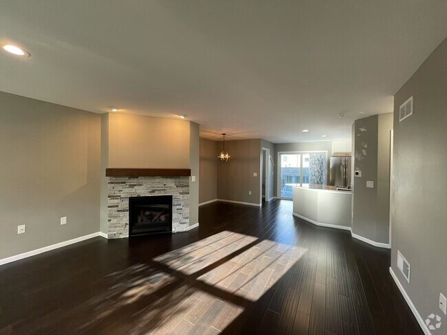 Building Photo - 703 Cricket Ln
