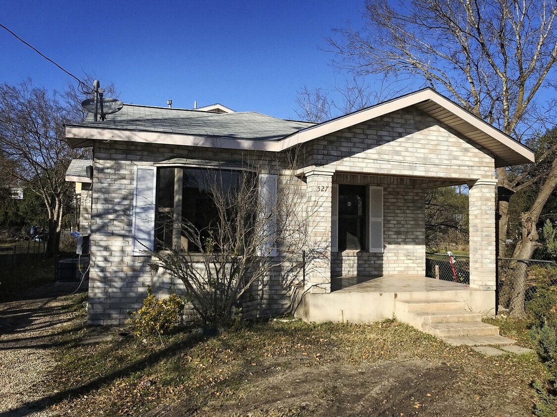 Primary Photo - 527 Essex St