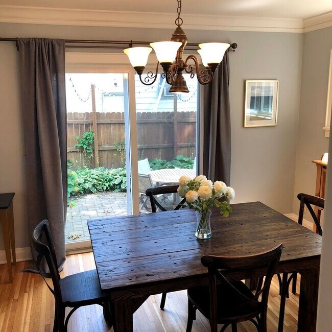 Foto del edificio - 834 1st St NW