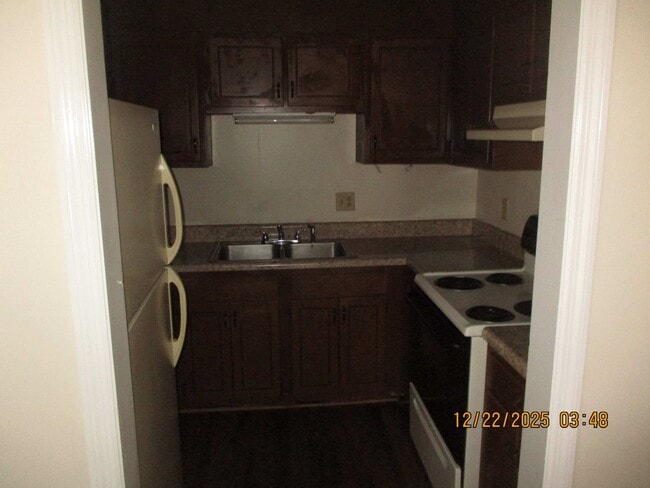 Building Photo - 2024 Oglethorpe Ave