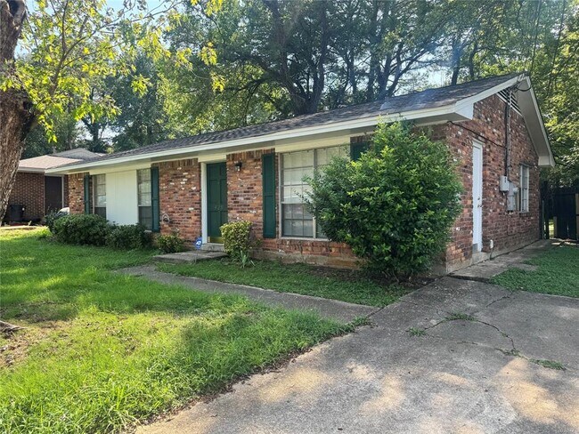 Building Photo - 429 Fieldbrook Dr