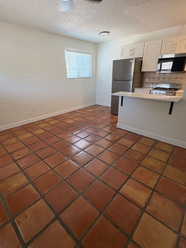 Building Photo - 817 S Melody Ln