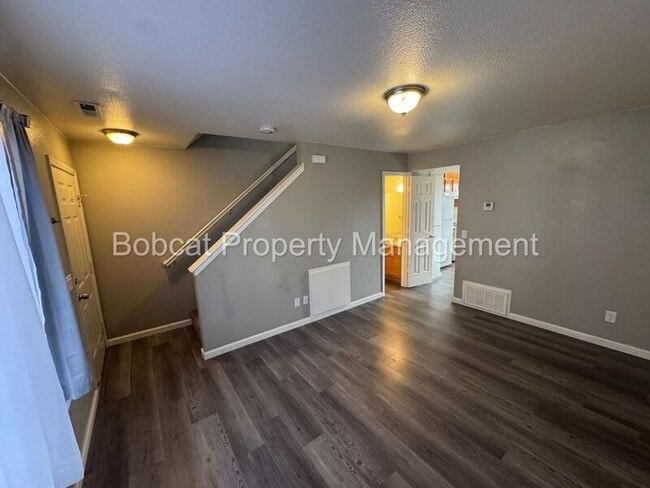 Building Photo - 3919 Pheasant Dr