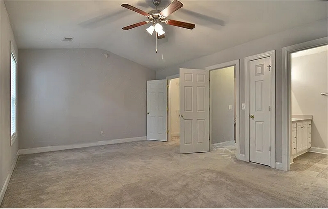 Building Photo - 104 Courtyard Homes Dr
