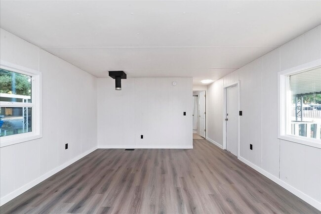 Building Photo - 10601 N Horseshoe Bend Rd
