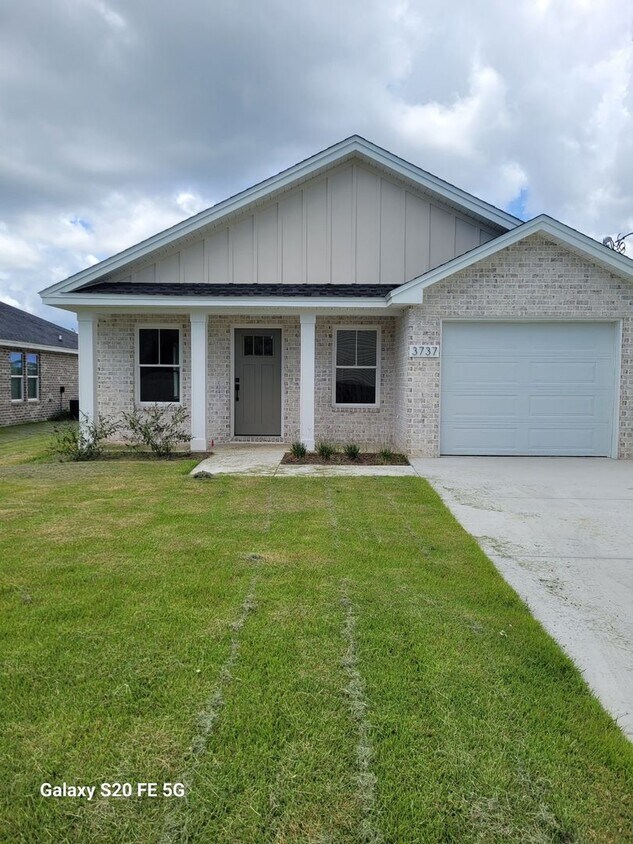 Foto principal - Single Family Home
