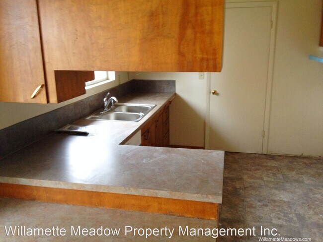 Building Photo - 3 br, 1 bath House - 546 45th Place NE