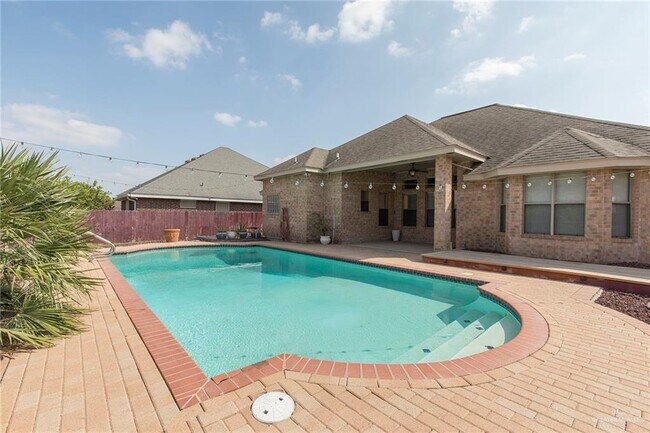 Foto del edificio - 33-25 1/2 E St