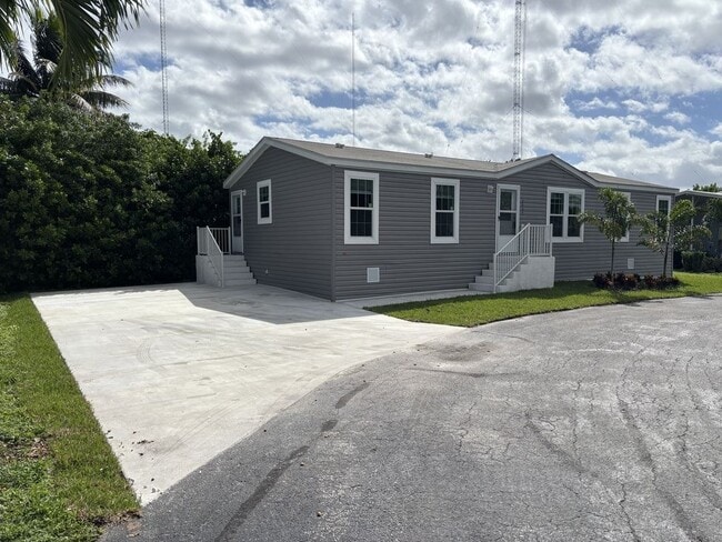 Building Photo - 3447 SW 50th Ln