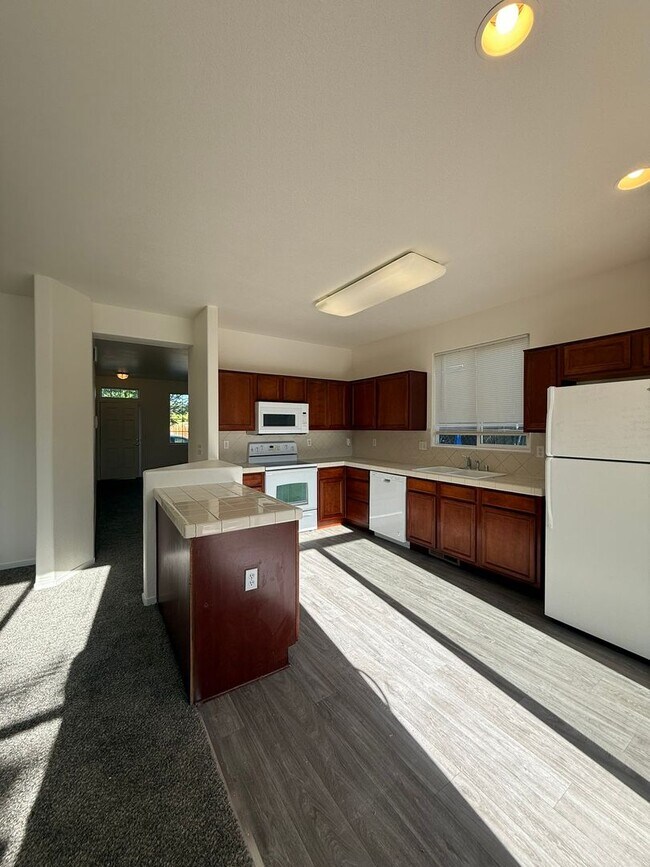 Foto del edificio - 2130 Sapphire Ridge Way