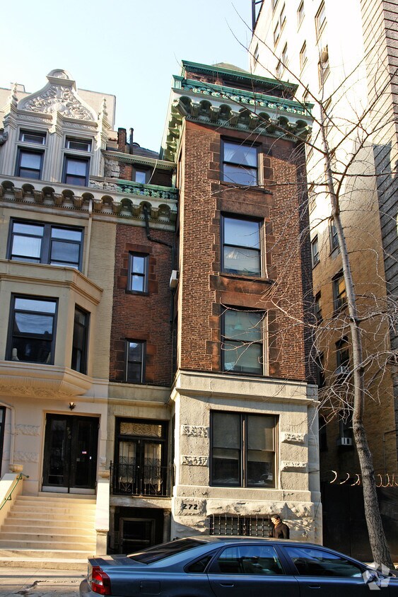 Building Photo - 272 W 73rd St