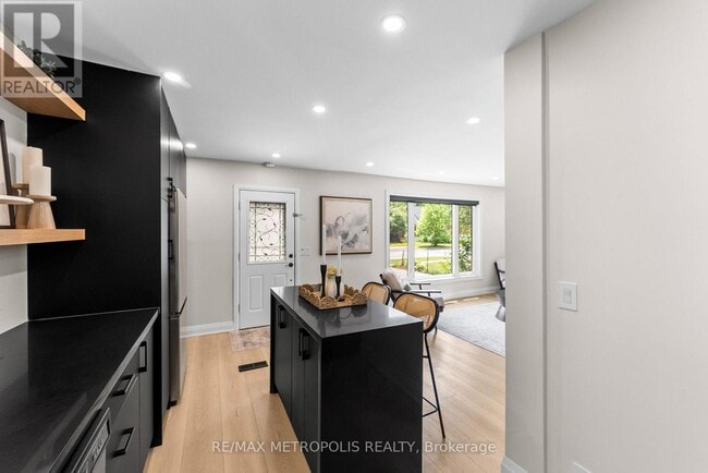 Building Photo - 96 Allenby Ave