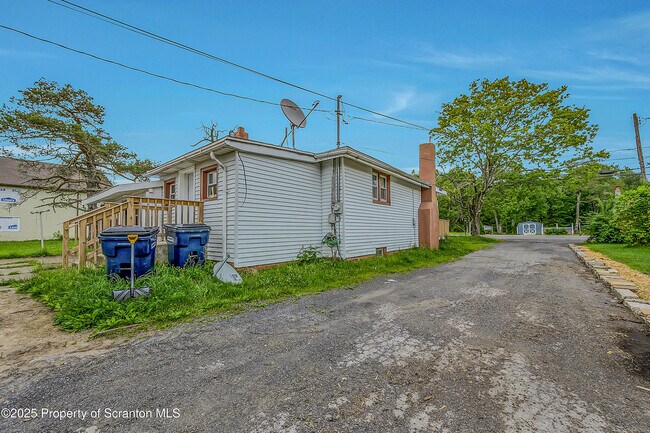 Foto del edificio - 664 Laurel Dr