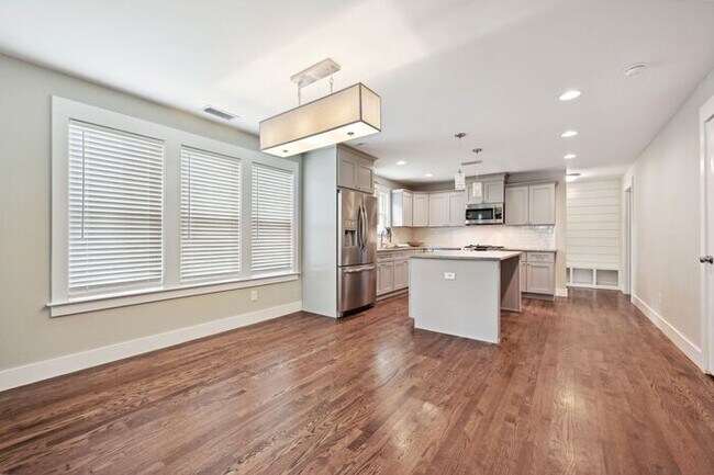 Foto del edificio - Charming 3BD/2BA Bungalow in Druid Hills!