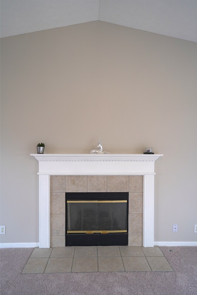 Building Photo - 3900 Orchard Lake Dr