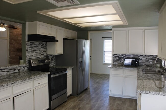 Foto del edificio - 14343 Whitecross Dr