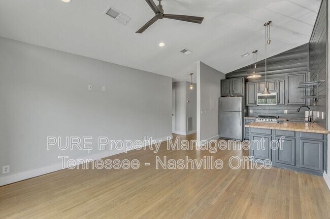Foto del edificio - 613 Hillsboro Rd