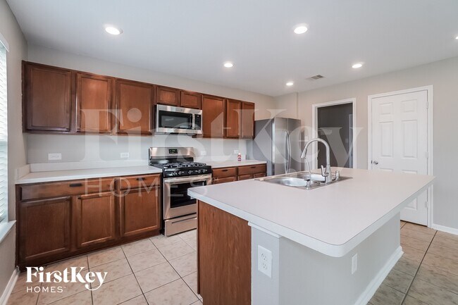 Foto del edificio - 14315 Cedar Pine Ct