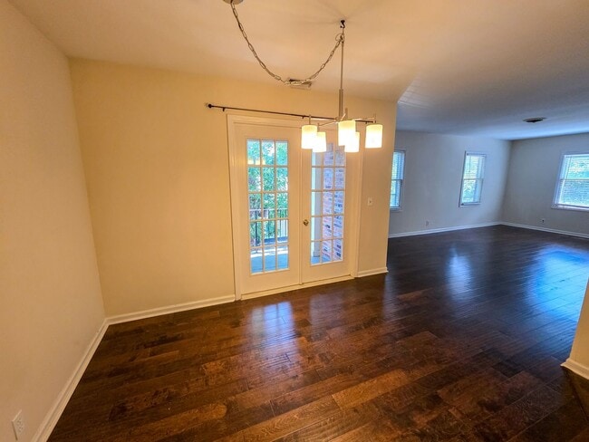 Building Photo - 5025 Hillsboro Pike