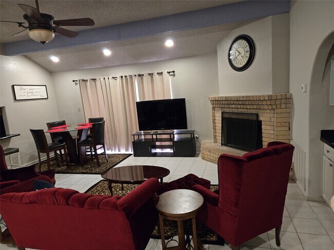 Building Photo - 4111 Knoll Glen Dr