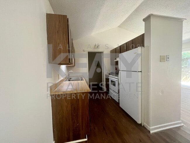 Building Photo - 809 Fox Run Ave