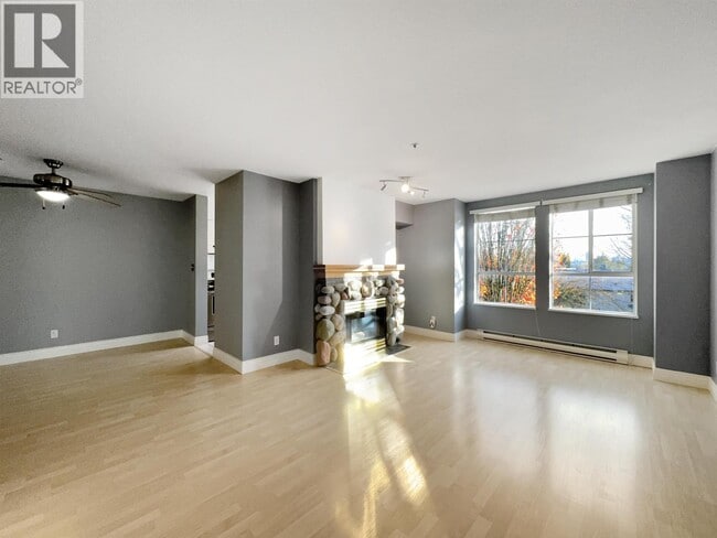 Building Photo - 295 Schoolhouse St